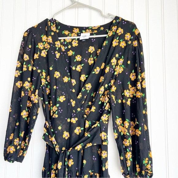 Cabi # 5945 Size XS Black Floral Debut Dress in Fiesta Floral - Picture 5 of 8